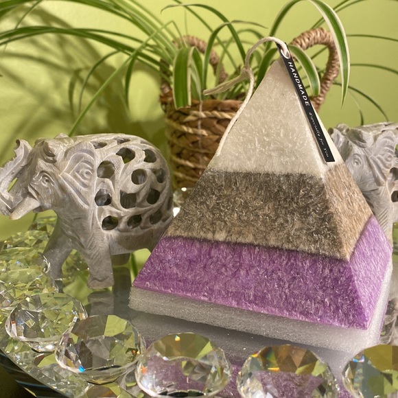 HANDmade Lure's Pyramid Candle Infused w/ Lavender Vanilla Essential Oils & Gem - Picture 3 of 5
